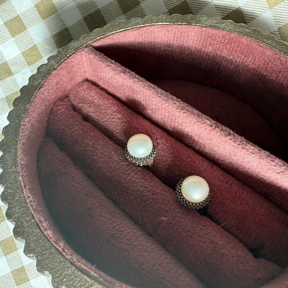 Lagos Caviar Pearl Stud Earrings - Picture 3 of 3